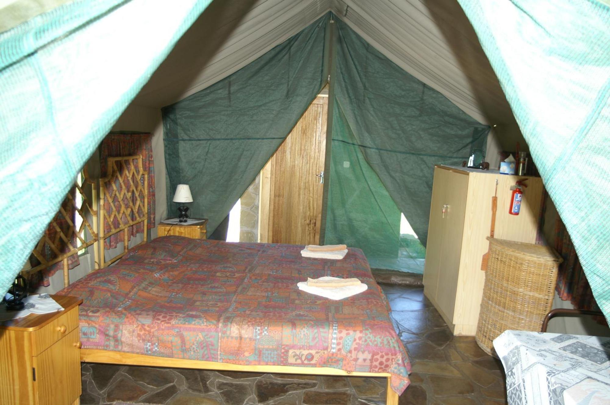 Etusis Lodge Usakos Ngoại thất bức ảnh