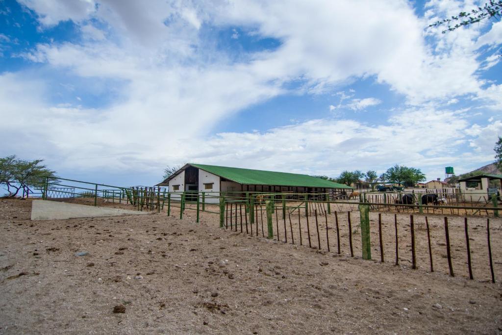 Etusis Lodge Usakos Ngoại thất bức ảnh