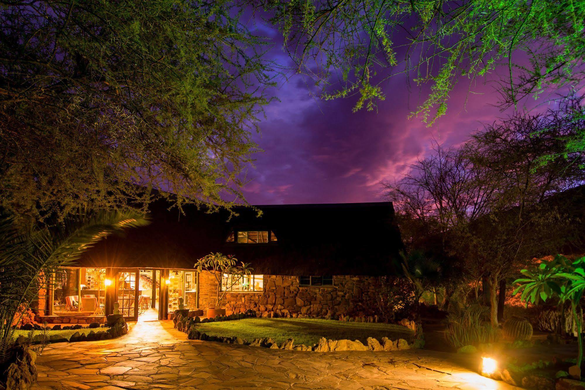 Etusis Lodge Usakos Ngoại thất bức ảnh