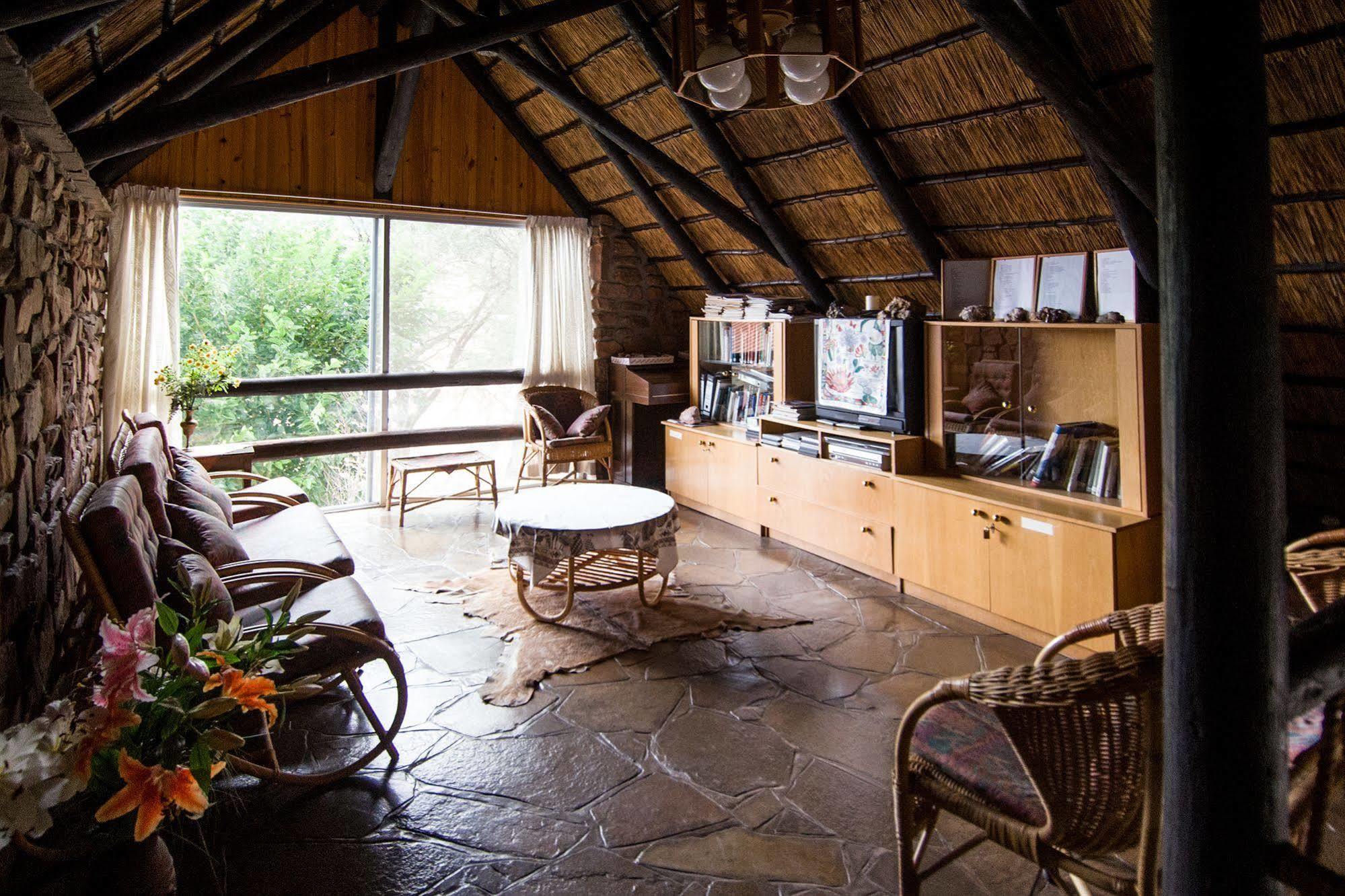 Etusis Lodge Usakos Ngoại thất bức ảnh