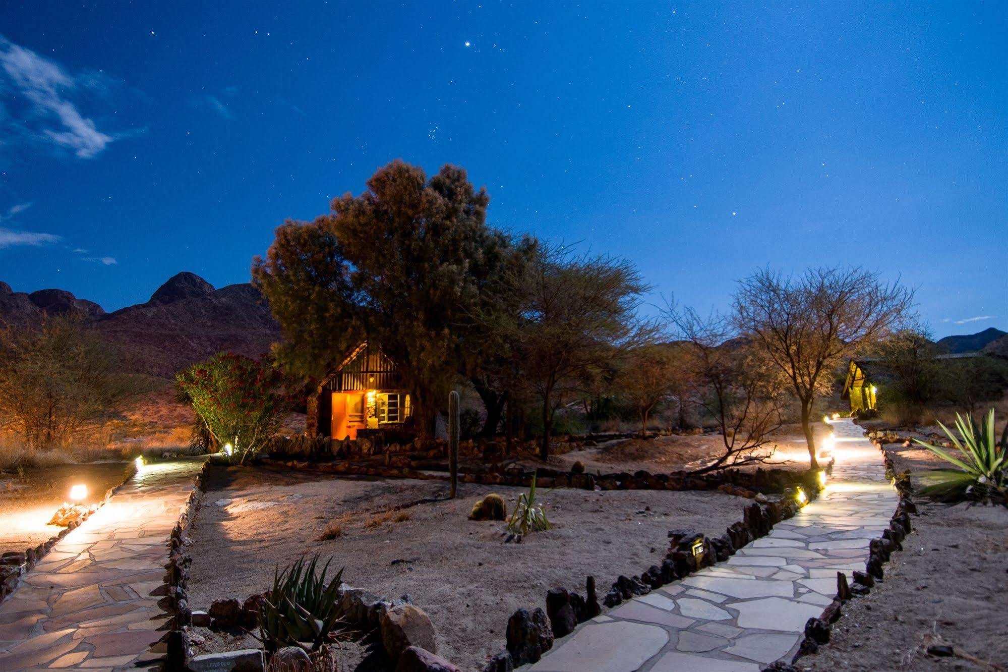Etusis Lodge Usakos Ngoại thất bức ảnh